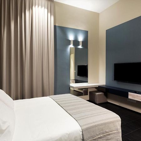 Salina Luxury Suites Parma Exteriör bild