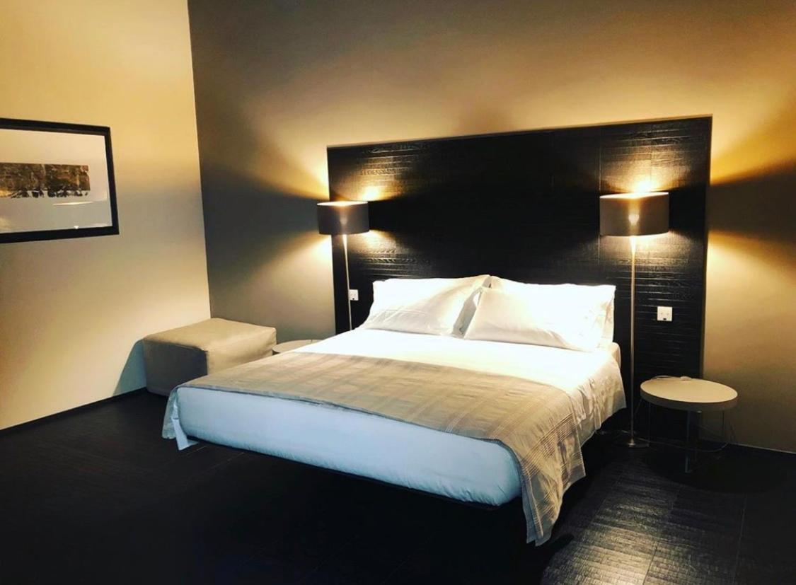 Salina Luxury Suites Parma Exteriör bild